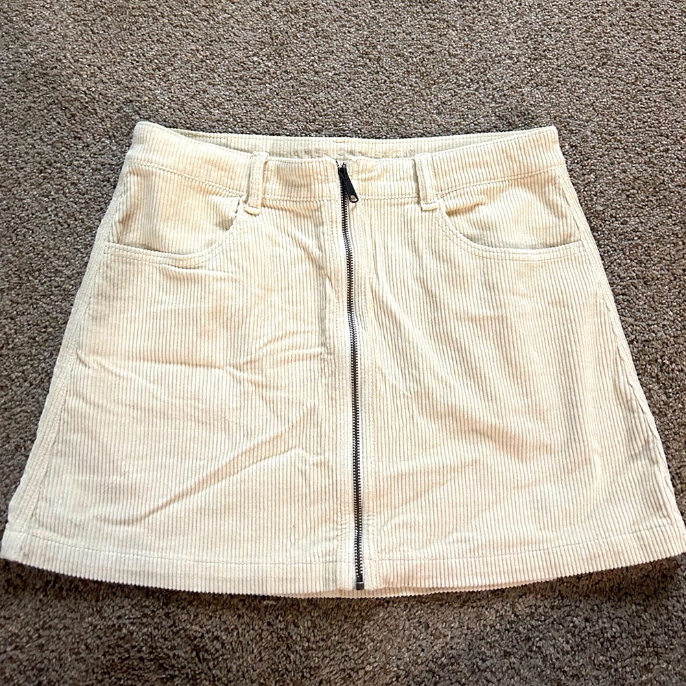 Corduroy mini skirt with front zipper